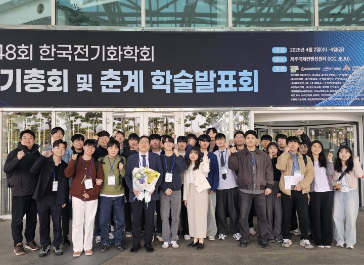 2025 전기화학회 단체사진 4.jpg