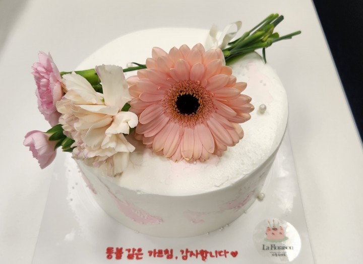 2025_스승의 날 케이크_수정2.jpg